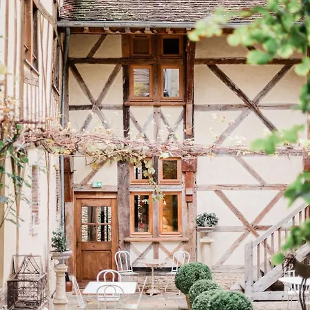 Le Champ Des Oiseaux & Hotel 4*