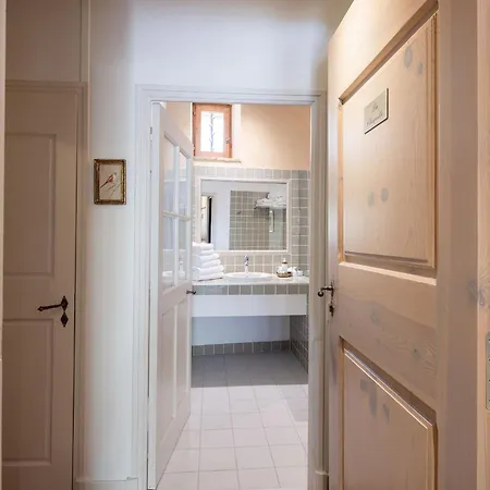 Отель Le Champ Des Oiseaux & Труа