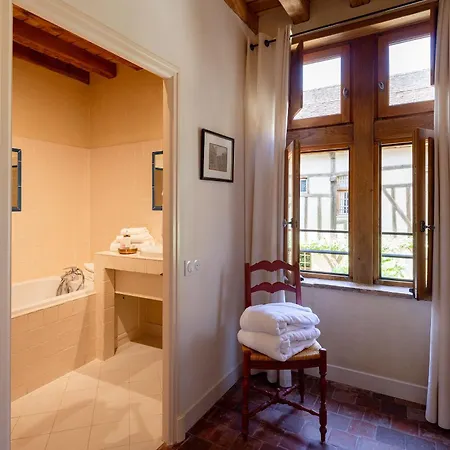 Отель Le Champ Des Oiseaux &