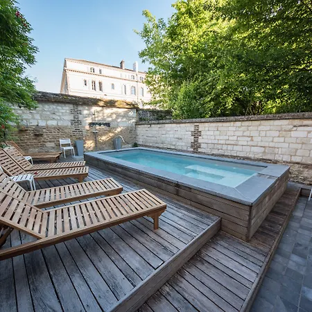 Le Champ Des Oiseaux & Hotel 4*