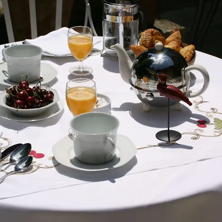 Le Champ Des Oiseaux & Отель Труа