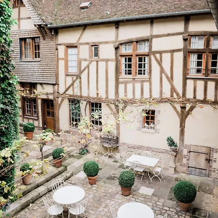 Отель Le Champ Des Oiseaux & 4*