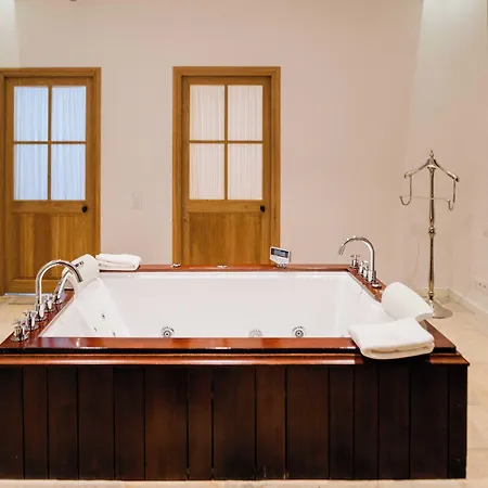 Le Champ Des Oiseaux & 4* Труа