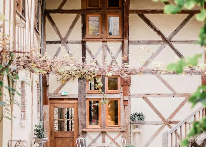 Le Champ Des Oiseaux & Hotel 4*