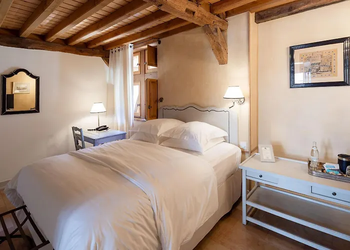 Le Champ Des Oiseaux & Troyes