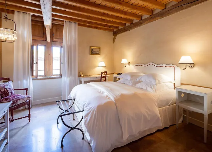 Le Champ Des Oiseaux & Hotel