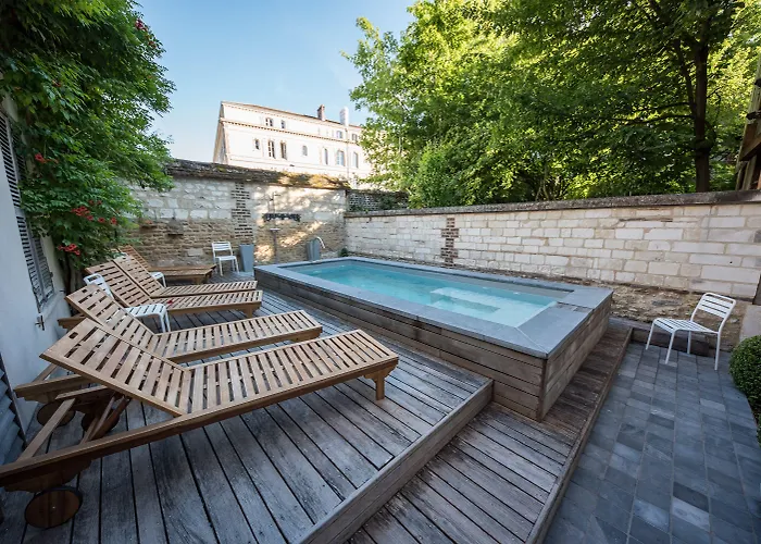 Le Champ Des Oiseaux & Szálloda 4*