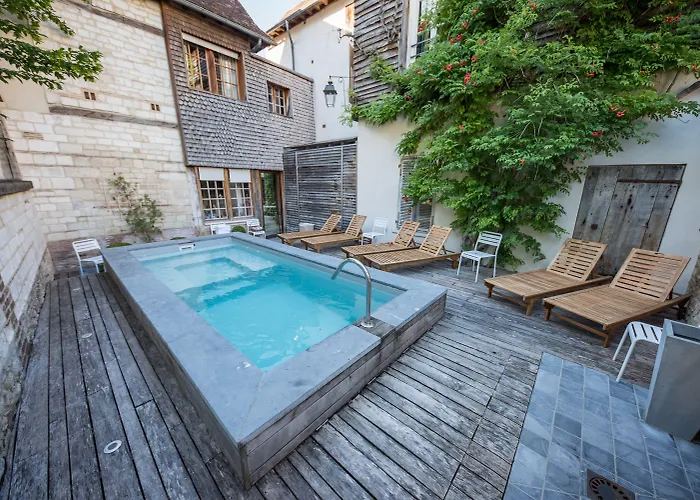 Le Champ Des Oiseaux & Troyes