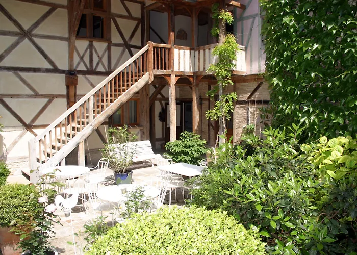 Le Champ Des Oiseaux & Hotel